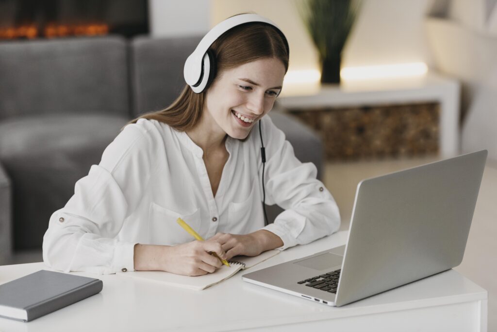 New normal 2025: Student learning with virtual tools and smart devices